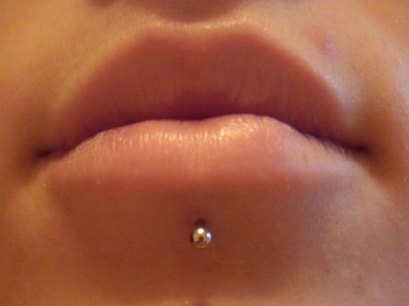 hole-in-chin-piercing-is-a-thing-now